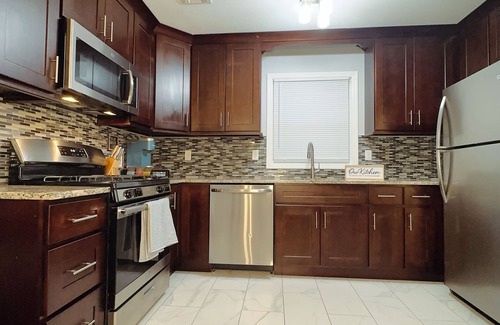 Elizabeth Apartamento | Modern 3BR 2BA 30min NYC Near EWR Parking