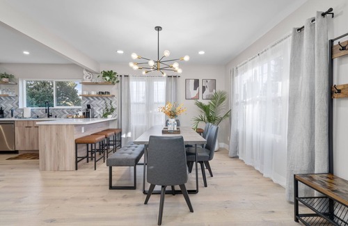 Highland Park Casa | Modern 3BR/2BA - Luxury King Suite.