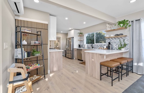 Highland Park Casa | Modern 3BR/2BA - Luxury King Suite.
