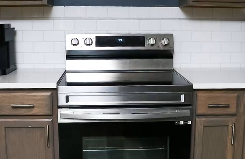 Seven Oaks Casa | Modern 3BR/3BA Brick Home for Luxury Stay Near Everything!