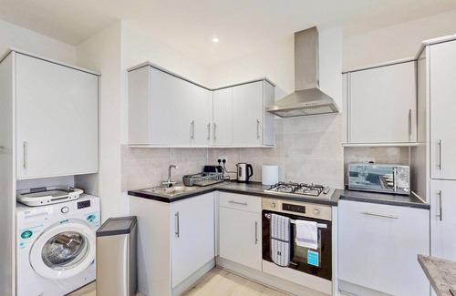 Hillside Apartamento | Modern 3BR APT,25 Min to AELTC Tennis Championship