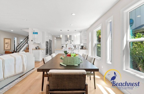 Opal Cliffs Casa | Modern 3BR Beach Retreat w/Hot Tub, Balcony & Steps to 41st