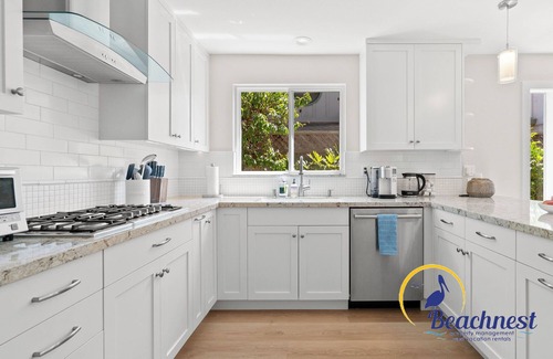 Opal Cliffs Casa | Modern 3BR Beach Retreat w/Hot Tub, Balcony & Steps to 41st