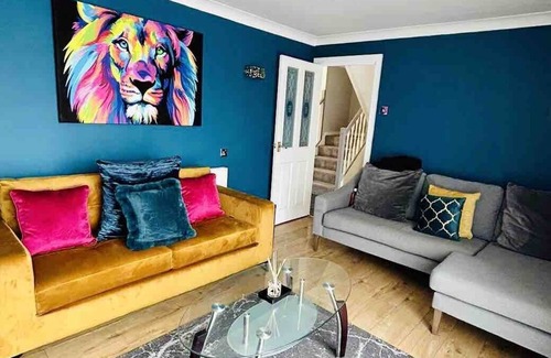 Stevenage Casa | New Spacious & Stylish 3 Bedroom House. Business & Leisure, Free Parking & Wifi
