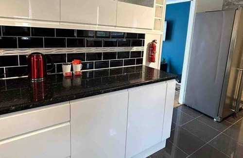 Stevenage Casa | New Spacious & Stylish 3 Bedroom House. Business & Leisure, Free Parking & Wifi