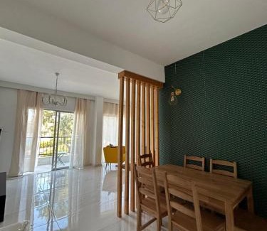Larnaca Apartamento | Modern 3BR Family Apartment in Quiet Drosia with Balcony