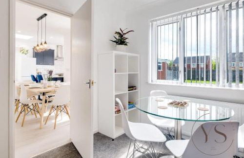 West Bromwich Casa | Modern 3BR Home in 9 Anson Rd Near Sandwell Hospital with Garden and Free Parking