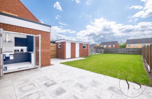 West Bromwich Casa | Modern 3BR Home in 9 Anson Rd Near Sandwell Hospital with Garden and Free Parking