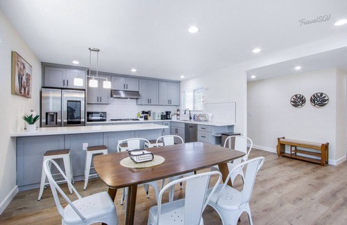 La Puente Casa | Modern 3BR Home + Parking + Near DTLA #TravelSGV