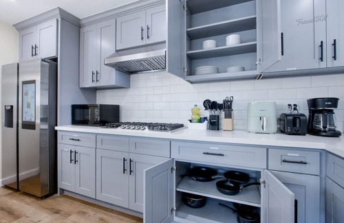 La Puente Casa | Modern 3BR Home + Parking + Near DTLA #TravelSGV