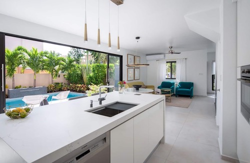 Gold Coast Casa | Modern 3BR home with PRIVATE POOL at Gold Coast Villas