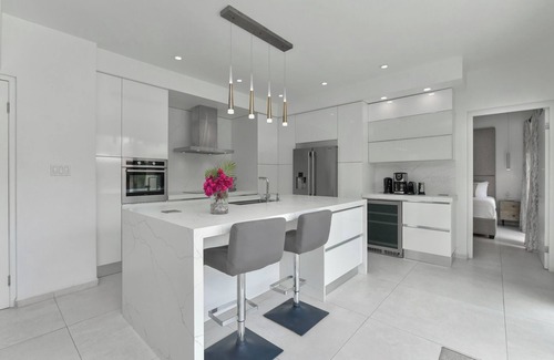 Gold Coast Casa | Modern 3BR home with PRIVATE POOL at Gold Coast Villas