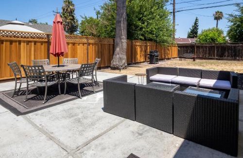 Santa Clara Casa | Modern 3BR in Silicon Valley - BBQ & Netflix