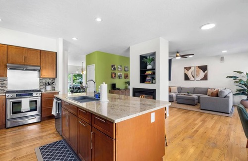 Southeast Boise Casa | Modern 3BR + loft retreat with hot tub, fire pit, and stunning city/mountain views