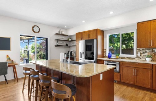 Southeast Boise Casa | Modern 3BR + loft retreat with hot tub, fire pit, and stunning city/mountain views