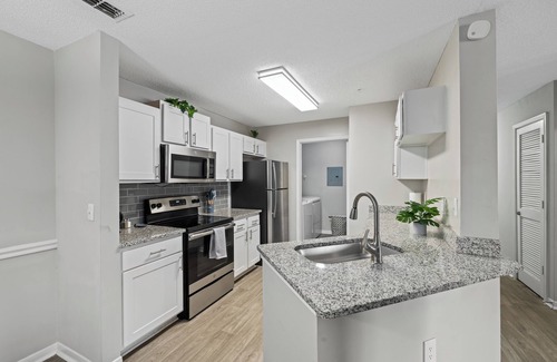 Athens Apartamento | Modern 3BR Near UGA & Sanford Stadium, Pool + Gym and Hospitals