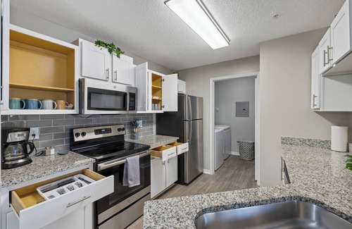 Athens Apartamento | Modern 3BR Near UGA & Sanford Stadium, Pool + Gym and Hospitals