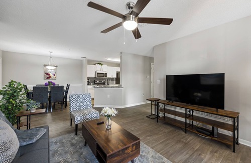 Athens Apartamento | Modern 3BR Near UGA & Sanford Stadium, Pool + Gym and Hospitals