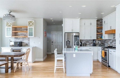 Edmonds Casa | Modern 3BR Retreat in Edmonds - Pets Welcome!