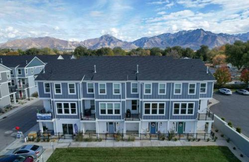 South Salt Lake Casa | Modern 3br Ski Retreat Mountain Views & Garage
