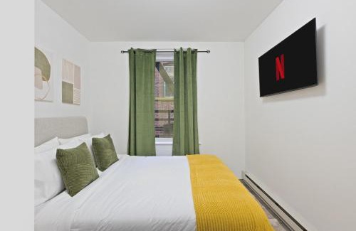 West New York Apartamento | Modern 3BR Stay - Up to 7 Guests - 20 Mins to NYC