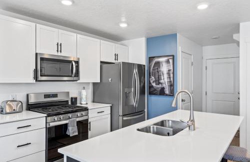 Lehi Casa | Modern 3BR Townhome in Lehi UT