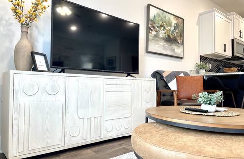 Pine Forest Casa | Modern 3BR Townhome w/Pool | Downtown & Beaches!