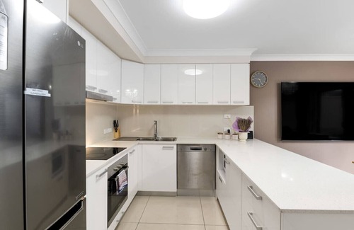 Calamvale Casa | Modern 3BR Townhouse in Calamvale Near Parks&Shops