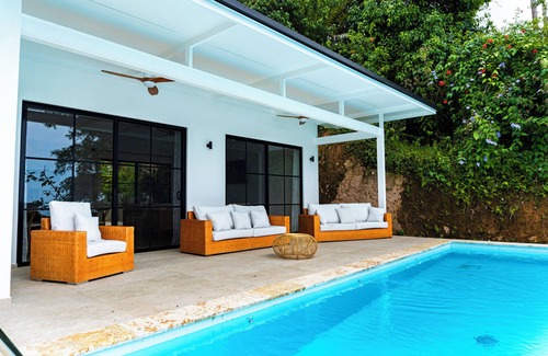 Ojochal Casa | Villa Moderna de 3 Habitaciones con Piscina – Ideal para Grupos