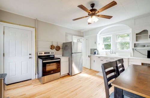 Westbrook Apartamento | Modern 3BR - W/D + Parking - Near Portland