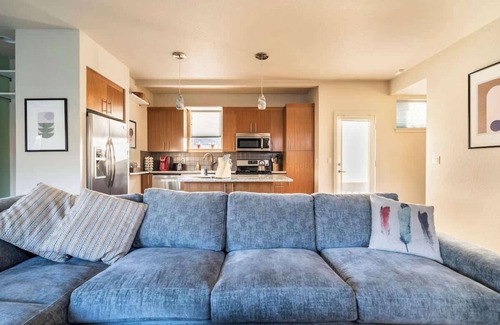 King Casa | Modern 3BR - Walk to Alberta Eats & Coffee