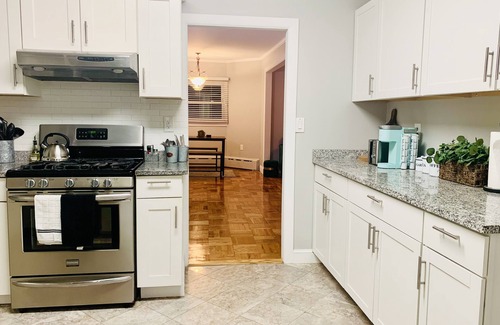 Revere Apartamento | Modern 3BR with free parking near Revere Beach!!