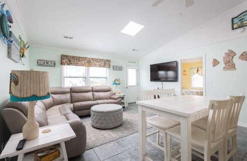 Kitty Hawk Casa | Modern 3rd Row Cottage Hot Tub and Pet Friendly