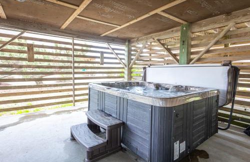 Kitty Hawk Casa | Modern 3rd Row Cottage Hot Tub and Pet Friendly