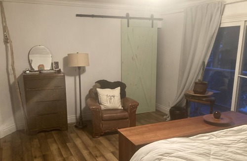 South Bruce Peninsula Cabaña | Modern 4-bd Cottage on River w/ Outdoor Living!