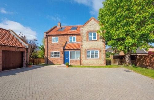 West Runton Casa | Modern 4-Bed Coastal Retreat in West Runton
