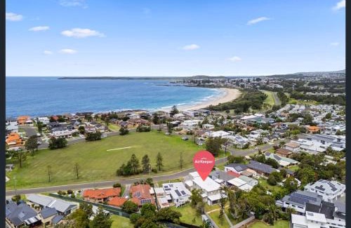 Barrack Point Casa | Modern 4-Bed Home Close to Beach in Barrack Point