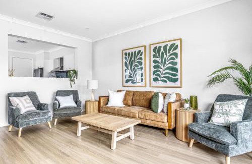 Barrack Point Casa | Modern 4-Bed Home Close to Beach in Barrack Point