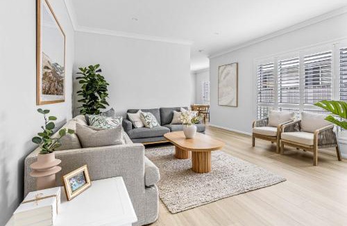 Barrack Point Casa | Modern 4-Bed Home Close to Beach in Barrack Point