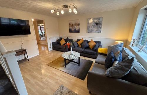 Gooshays Apartamento | Modern 4-Bed Home - Long Stay - Parking and Wi-Fi