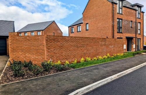 Llanwern Casa | Modern 4 bed house in Newport home away from home