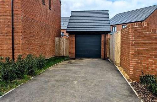 Llanwern Casa | Modern 4 bed house in Newport home away from home