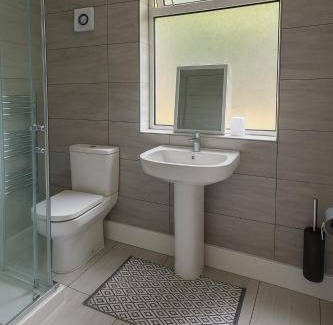 Christchurch Apartamento | Modern 4 bed House with Free Parking