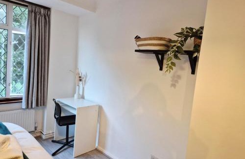 Christchurch Apartamento | Modern 4 bed House with Free Parking