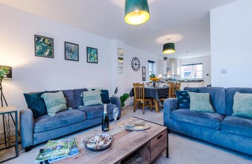 Crewe Casa | Modern 4-Bed Townhouse in Crewe by 53 Degrees Property, Ideal for Contractors & Business, FREE Parking - Sleeps 8