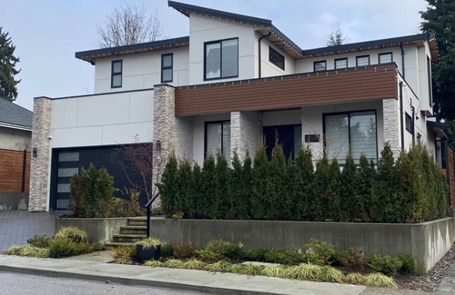 Uptown Casa | Modern 4 bedroom home in New Westminster
