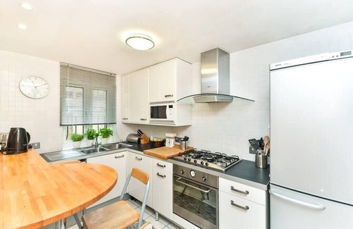 Rotherhithe Casa | Modern 4 bedroom Terraced House by the Thames!
