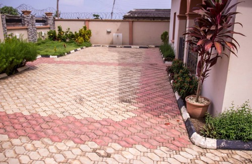 Ibadan Casa | Moderno dúplex de 4 dormitorios con baño privado 24/7 Fuente de alimentación