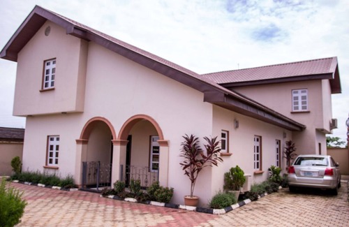 Ibadan Casa | Moderno dúplex de 4 dormitorios con baño privado 24/7 Fuente de alimentación
