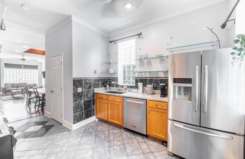 Bronzeville Casa | Modern 4 Bedroom Greystone | White Sox
